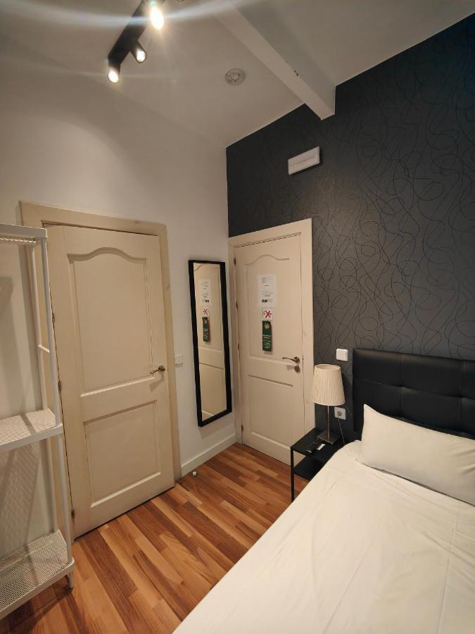 Single Rooms Madrid Exterior photo