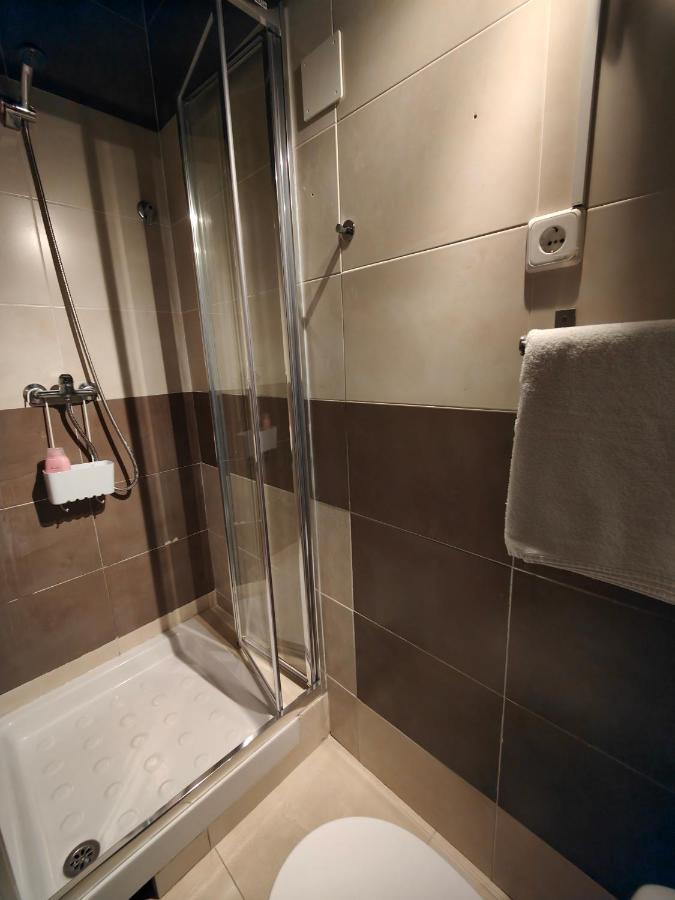 Single Rooms Madrid Exterior photo